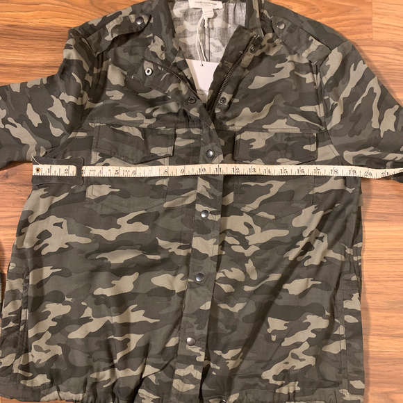 BeachLunchLounge Tulsi Camo-Print Shirt Jacket - Picture 7 of 8